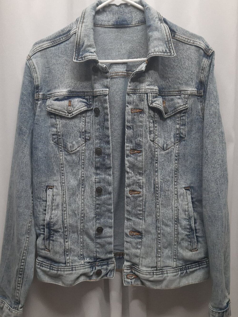 Classic Light Wash Denim Trucker Jacket - Men's Size Small - Stretch Blend